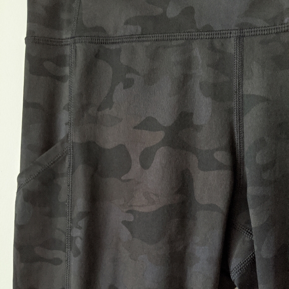 🦄 RARE Lululemon Savasana Camo Black Speed Tight - Picture 2 of 12